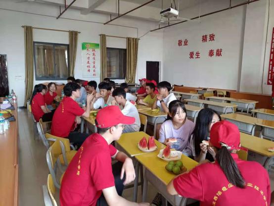 江西，亲爱的听众朋友们，大家好！